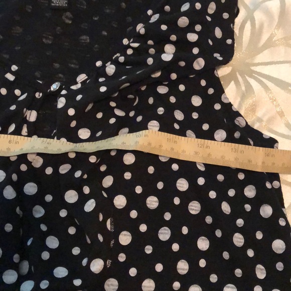 Bundle Blk/Wht tops both MD - Picture 6 of 8